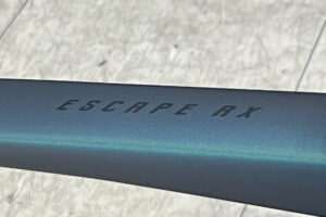 高級クロスバイク　GIANT ESCAPE RX2 DISC